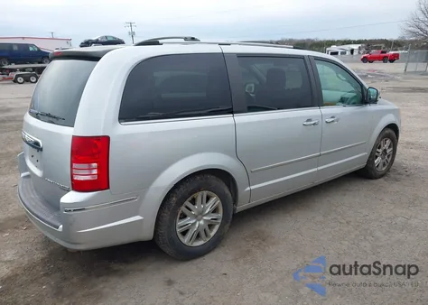 2010 Chrysler Town & Country New Limited z USA, uszkodzony, nr VIN 2A4RR7DX2AR501888